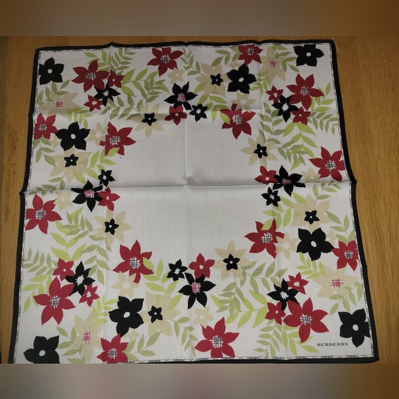 Burberry Vintage Scarf 20x20 - Picture 3 of 4